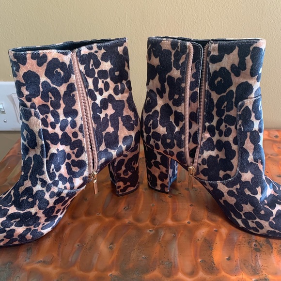 Not available Wendy Williams leopard booties size 10
NOT AVAILABLE-DONATED - Picture 3 of 8